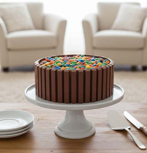 Kitkat-taart met M&M's maken